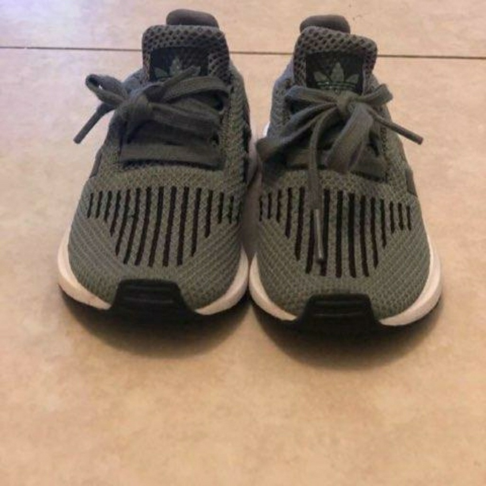 Toddler Adidas size 7k - Picture 1 of 3